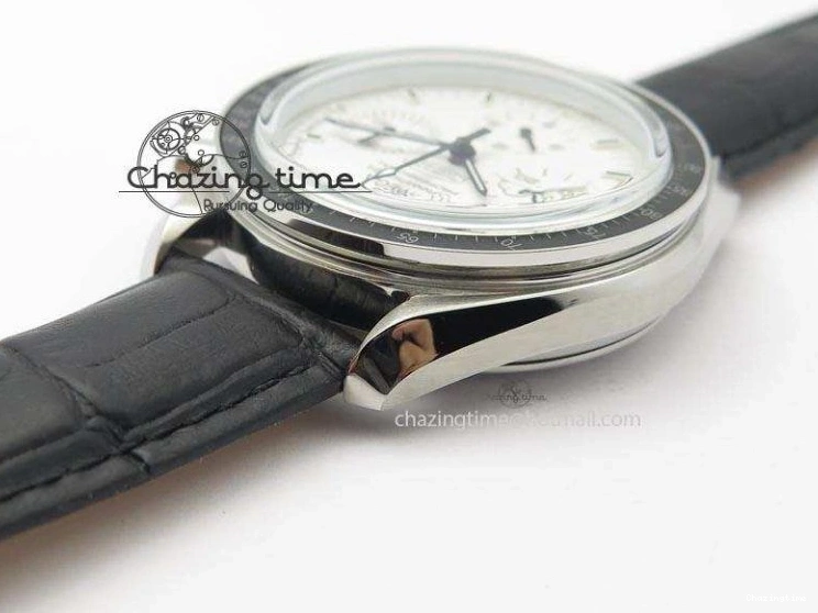 1228 Vibrant Speedmaster JHF SS Snoopy Award 45th Anniversary White Dial On Black Leather Strap 8238